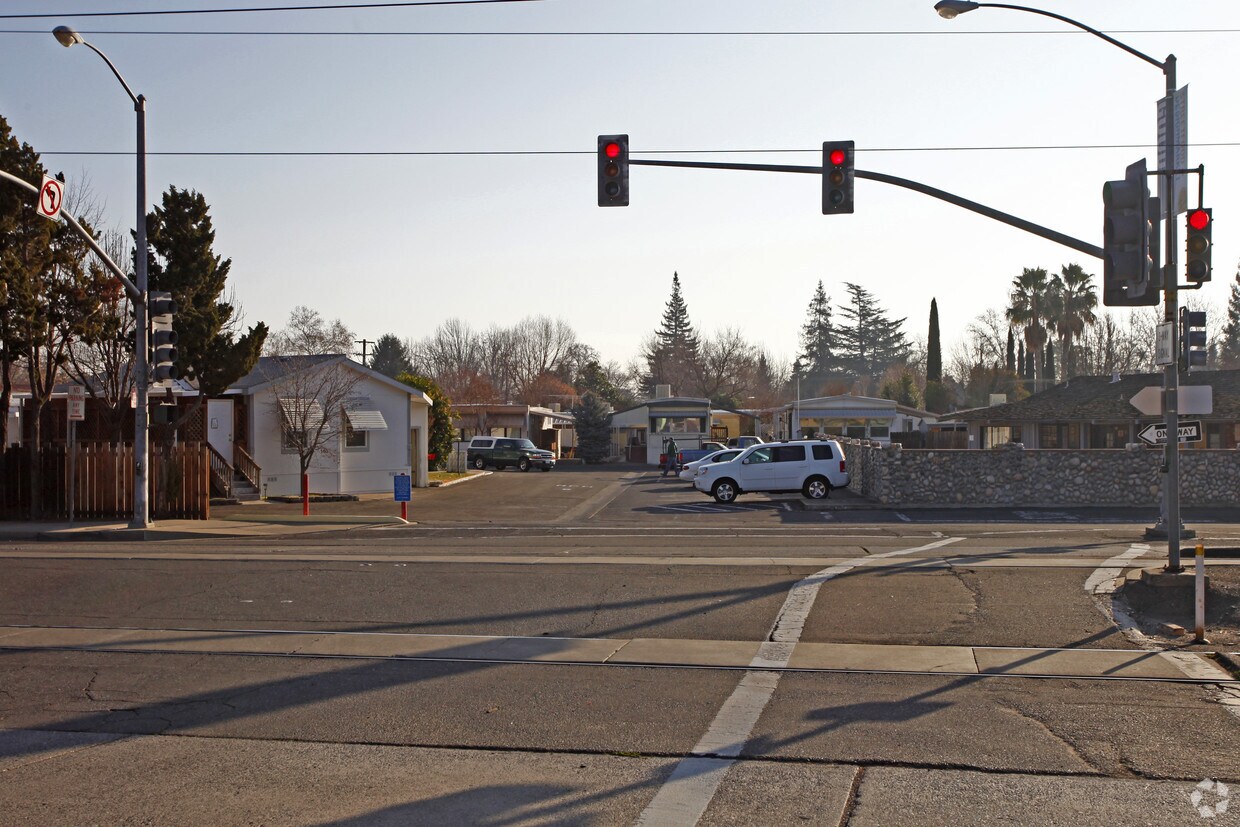 Building Photo - 902 Del Paso Blvd