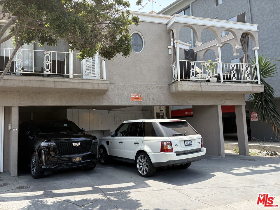 Primary Photo - 120 Hurricane St