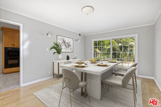 Foto del edificio - 5724 Greenbush Ave