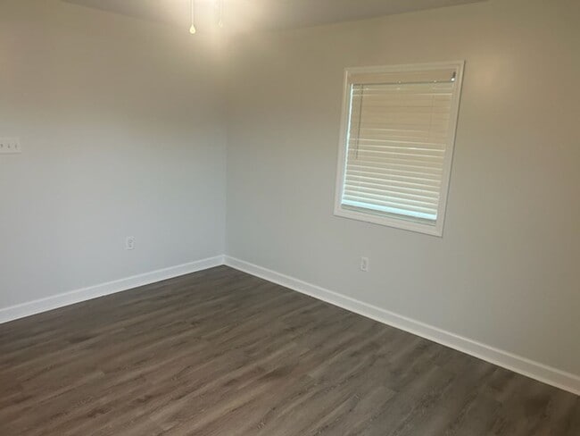 Building Photo - 2-Bedroom, 1-Bath House