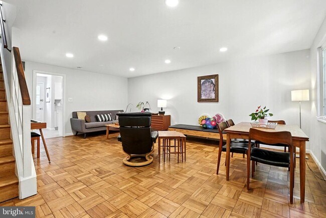 Foto del edificio - 9882 Hollow Glen Pl