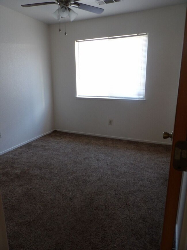 Building Photo - Cozy single story home for rent in Goshen
