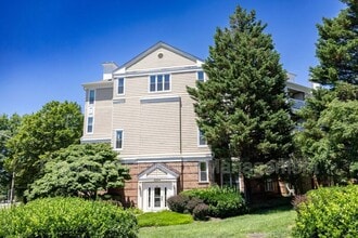 Building Photo - 2204 Westcourt Ln