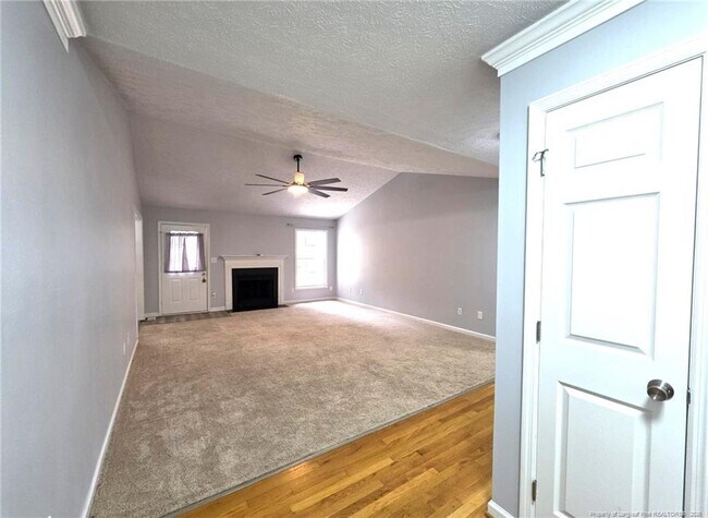 Foto del edificio - 910 Foxhunt Ln