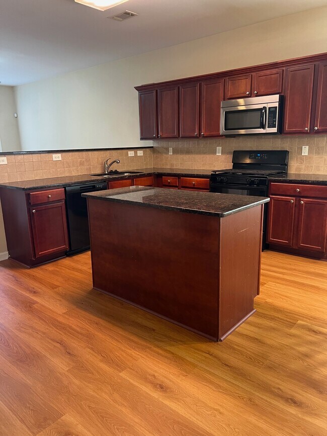 Foto del edificio - 2210 Copper Trail Ln NE