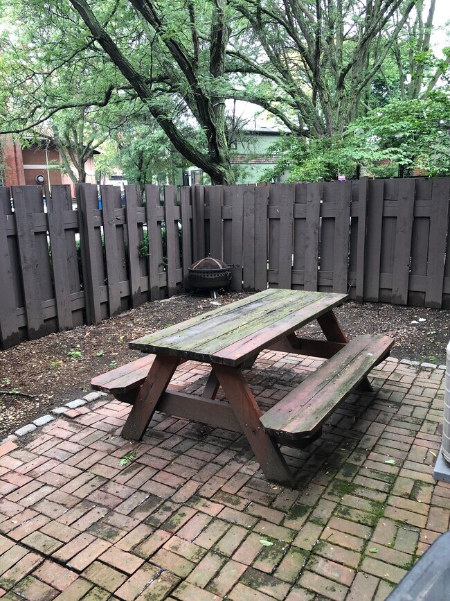 backyard with picnic bench - 24 Lilac Ct