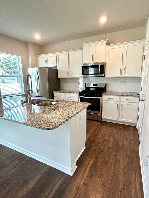 Building Photo - 8014 Rowling Dr