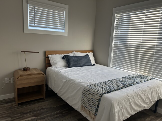 Foto del edificio - 617 E 3rd St