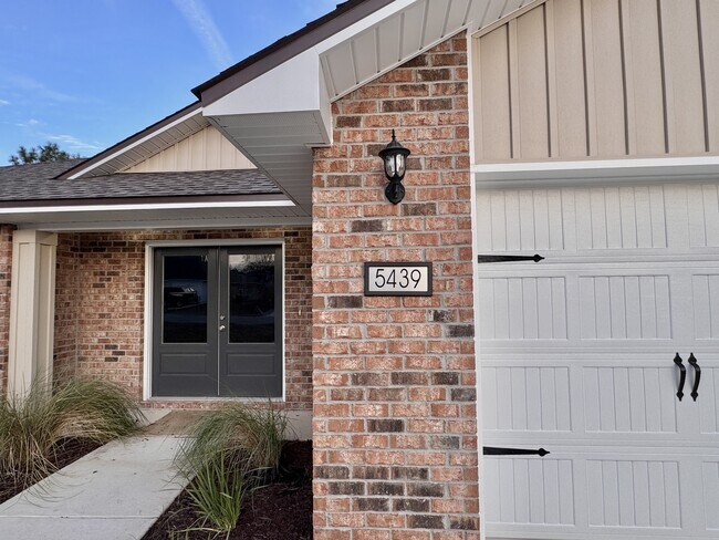 Foto del edificio - 5439 Lee Farm Blvd