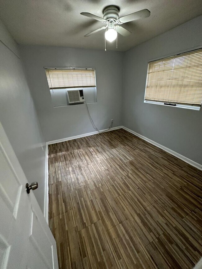 Foto del edificio - 2845/2847 W 6th St.