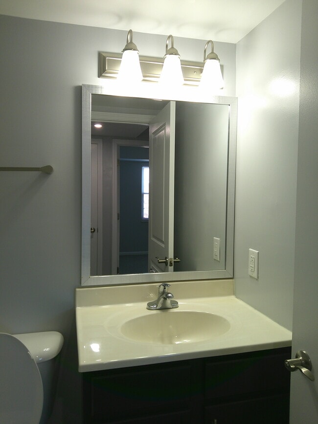 Building Photo - Kingsgate Village