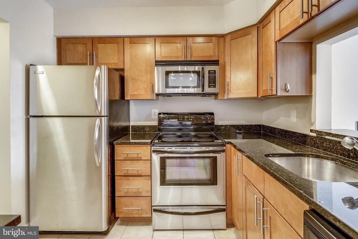 Foto principal - 3800 RODMAN St NW