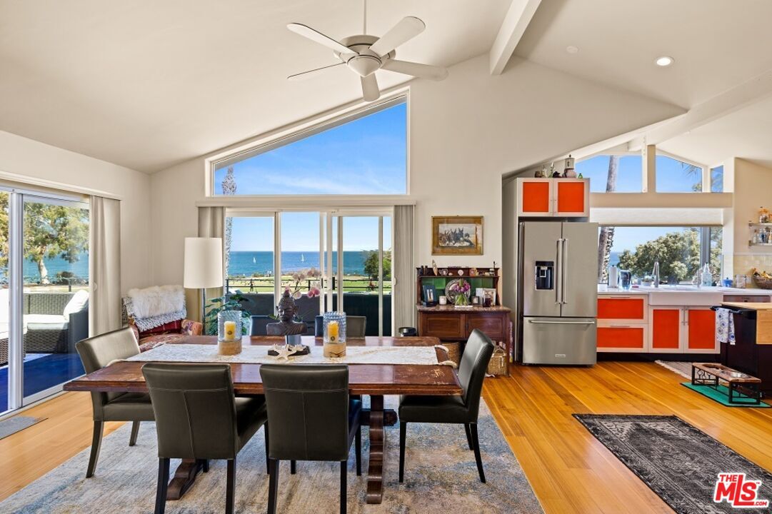 Foto principal - 1208 Shoreline Dr