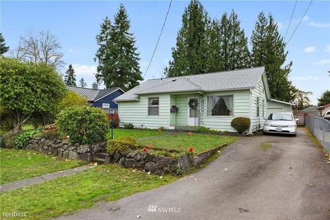 Building Photo - 3 br, 1 bath House - 7545 S 120th St