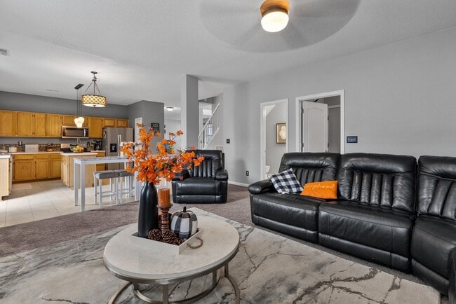 Foto del edificio - Luxurious 5-Bed, 2.5-Bath Home with Solar Panels in Newport News