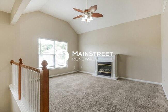 Building Photo - 5 Bedroom Pet-Friendly Home in Independence, MO with Main Street Renewal