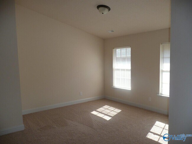 Building Photo - 209 Shadow Cove Dr SW