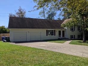 Building Photo - 485 Woodview Dr