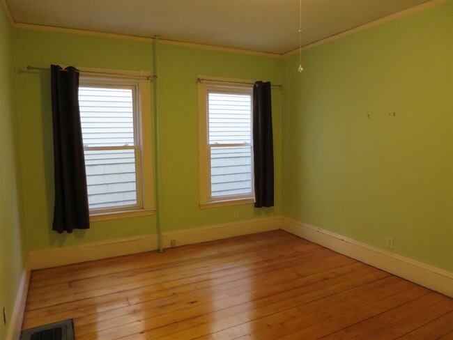 Building Photo - 26 Linden St
