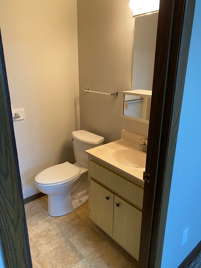Bathroom - 1652 Sunfield St