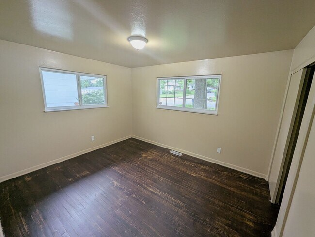 Building Photo - Classic Style, Fresh Updates