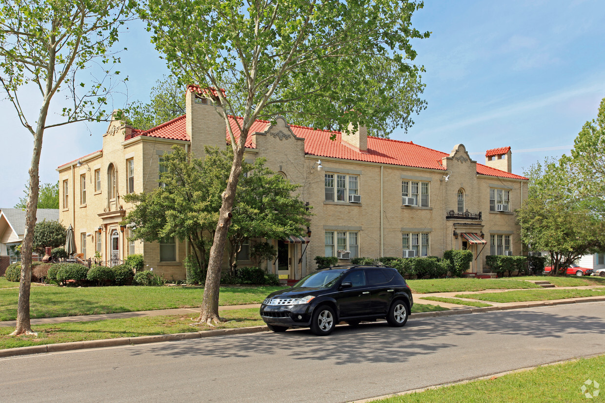 Building Photo - 400 NW 27th St