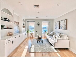 Building Photo - 30 Polk St