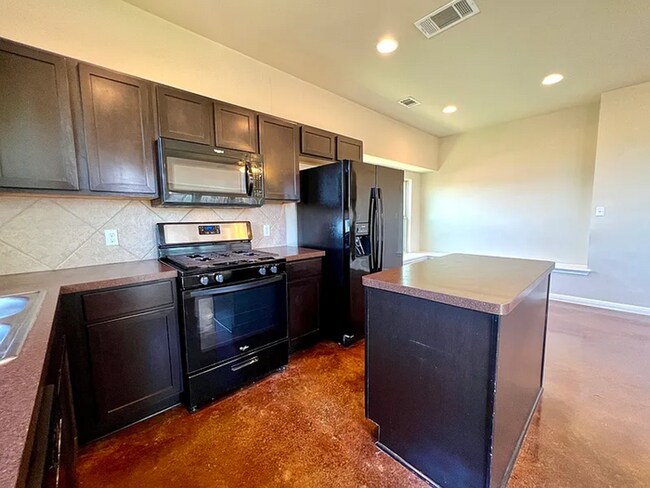 Foto del edificio - Beautiful 3BR, 2BA Home in Austin – Balcony & Modern Kitchen Appliances!