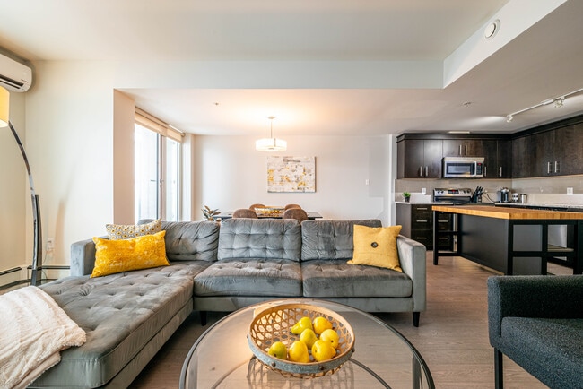 Photo du bâtiment - AK403 1 Bedroom Furnished Suite