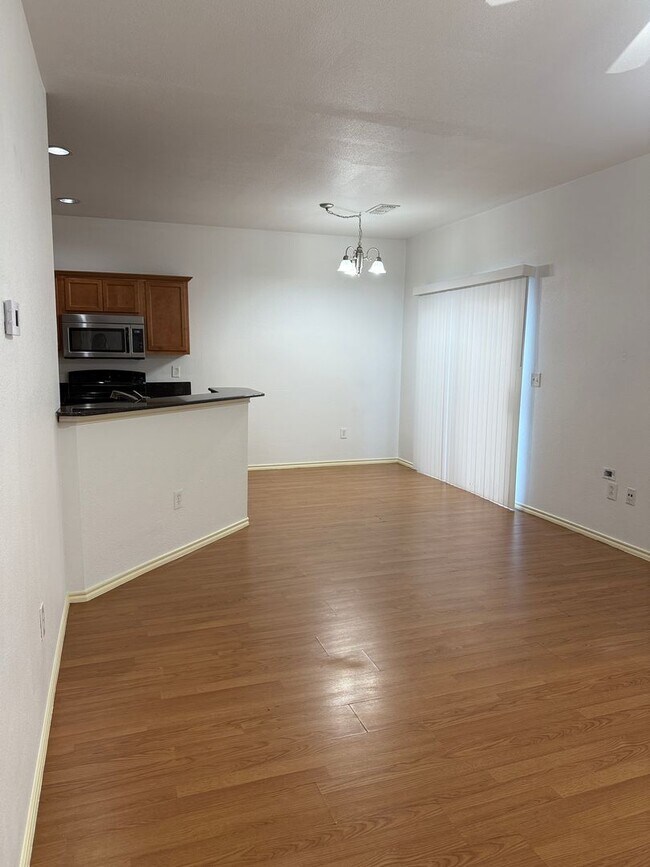 Building Photo - 2802 Pasadena Ln