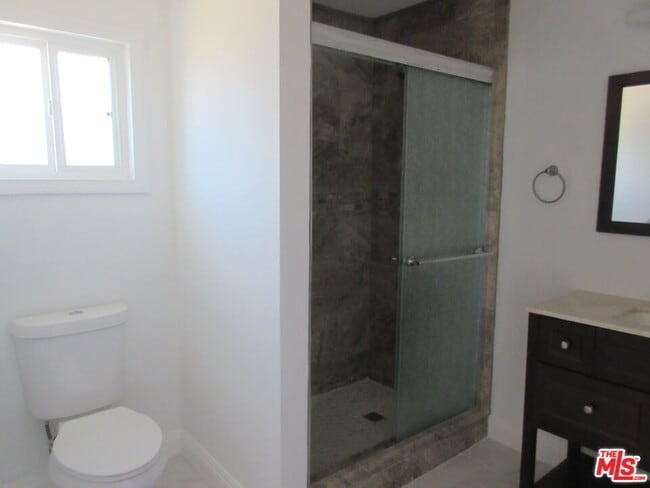 Building Photo - 511 E Gainsborough Rd