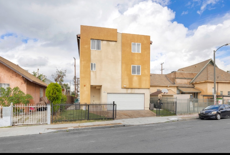 Foto principal - 338 E 36th St