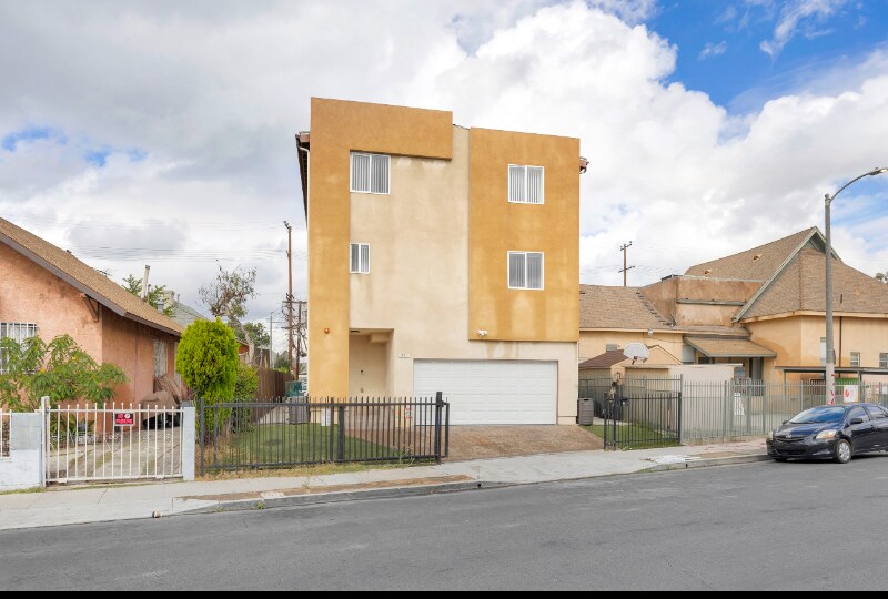 Primary Photo - 338 E 36th St