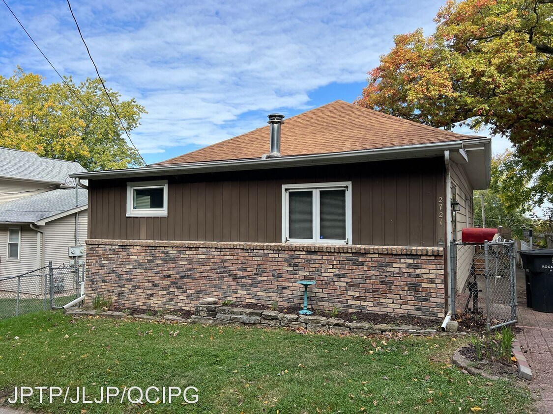 4 br, 2 bath House 2721 9th Avenue House Rental in Rock Island, IL