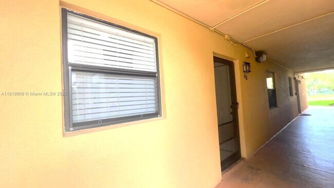 Foto del edificio - 11453 NW 39th Ct