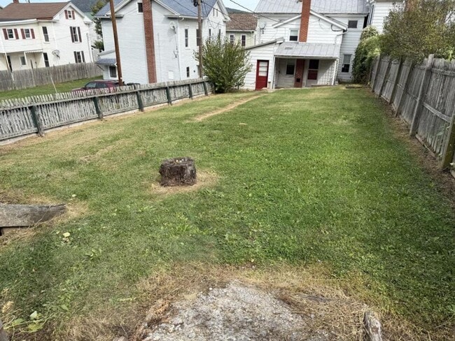 Building Photo - 3 Bedroom in Newport, PA!