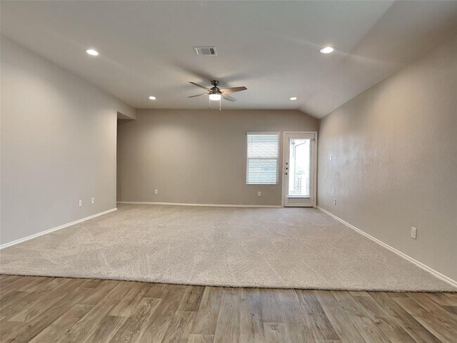Building Photo - 221 Dylan Dr