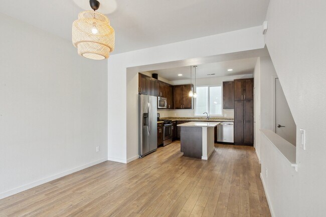 Building Photo - 2265 Glenarm Pl