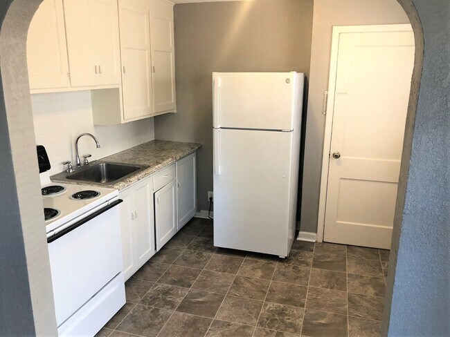 Building Photo - 765 - 767 Kickapoo