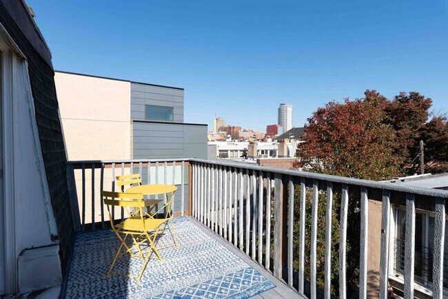 Foto del edificio - 1136 Rodman St