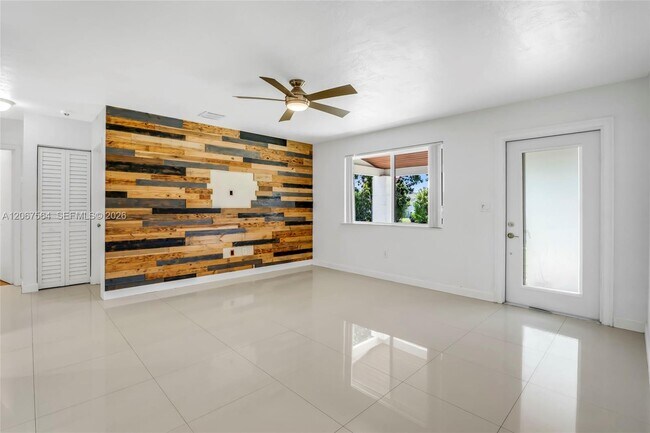 Building Photo - 9841 Dominican Dr