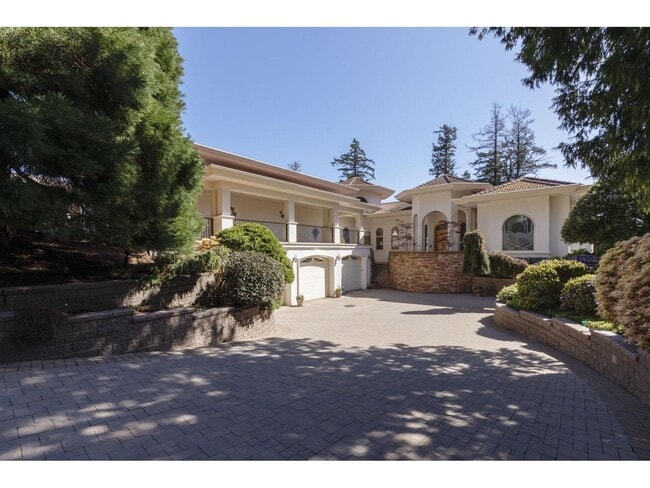 Building Photo - 13464 13a Ave