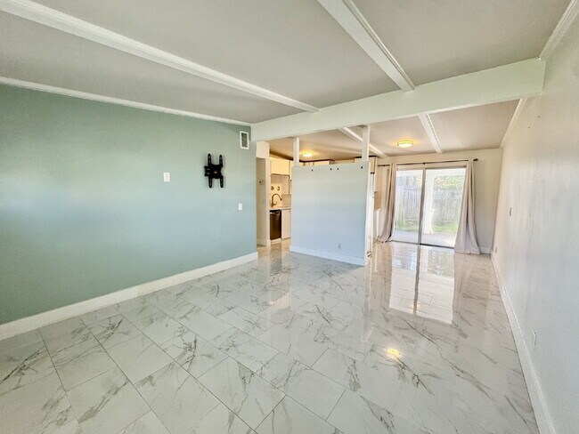 Building Photo - Coastal Living | Updated Duplex Unit