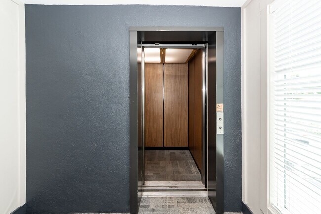 Foto del edificio - 1 Bedroom, 1 Bathroom Condo in Downtown Charleston - Charleston