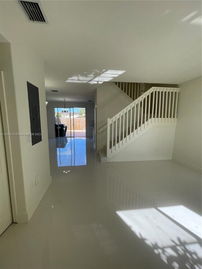 Foto del edificio - 7317 NW 174th Terrace