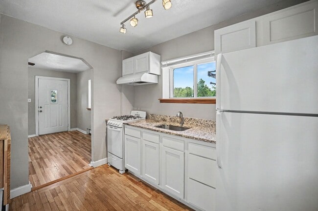 Photo - Studio Apartment Close to South Broadway!