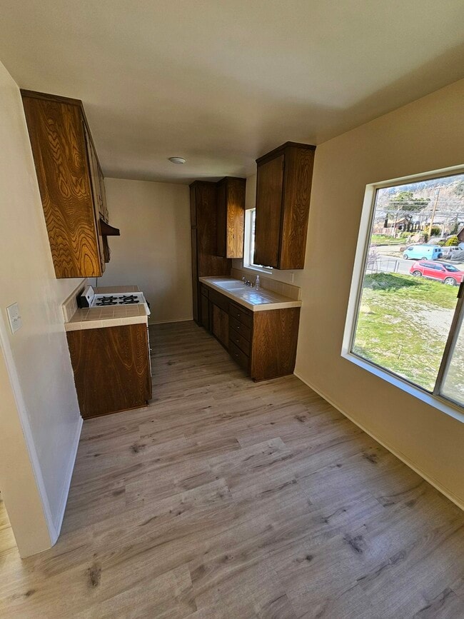 Building Photo - 633 Pasadena Trail