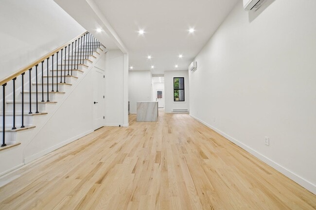 Foto del edificio - 62.5 Oak St