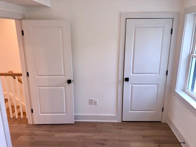 Building Photo - 1453 Holbrook St NE