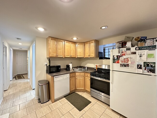 Foto del edificio - 2137 N Sheffield Ave